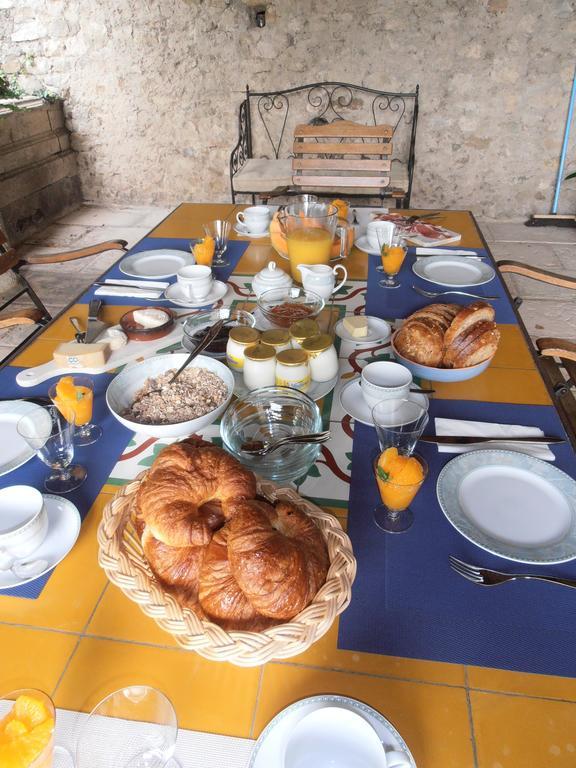 Le Seminaire Bed & Breakfast Roussas Exterior foto